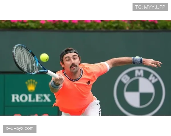 乔丹·汤普森晒家里那张沙发，坐着的画面比我半年房租还贵，心态崩了